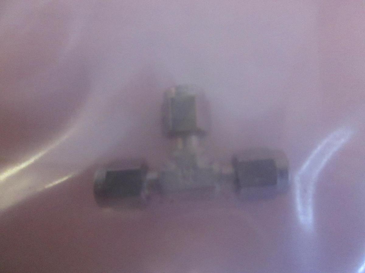 Used AMAT, 3300-01868, Fitting, Tubing Union, Tee 1/8T SST, New