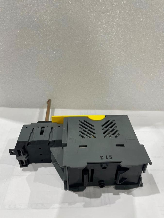 Used Bussmann, OPM-1038SW Optima Fuse Block 30A 600V, used