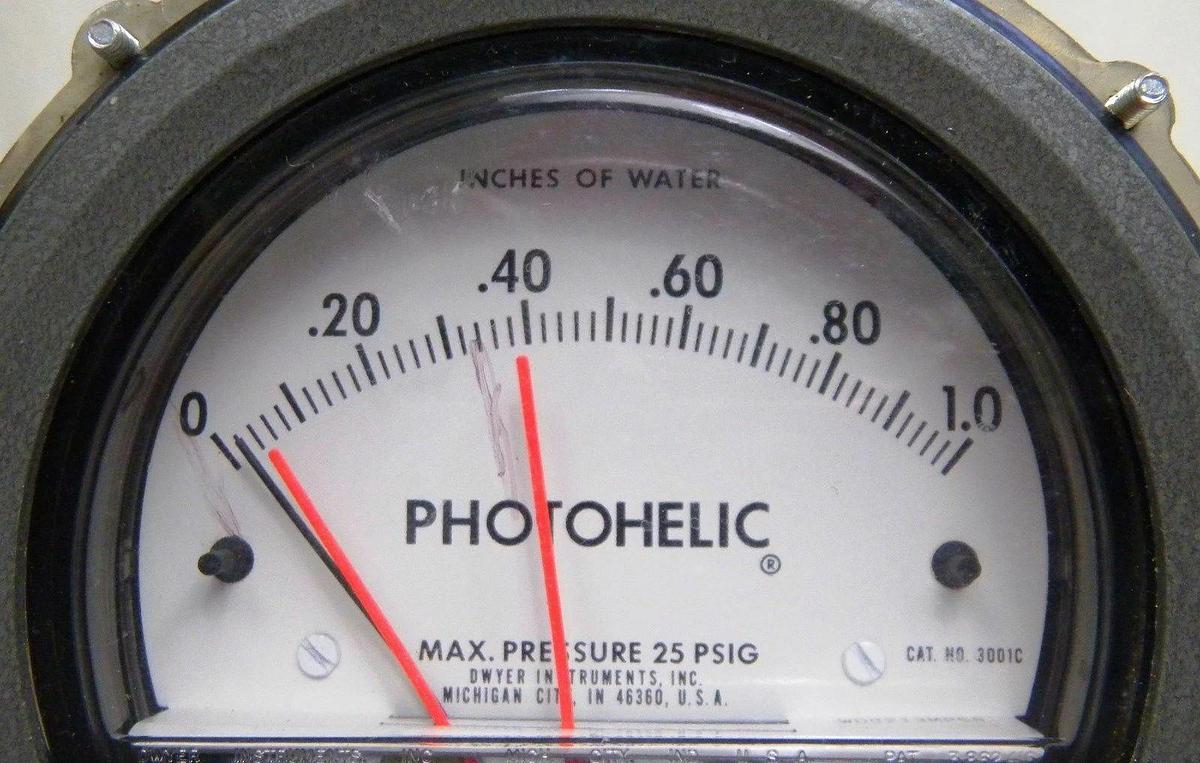 Used Dwyer 3001C Photohelic Gauge 0 to 1 inch