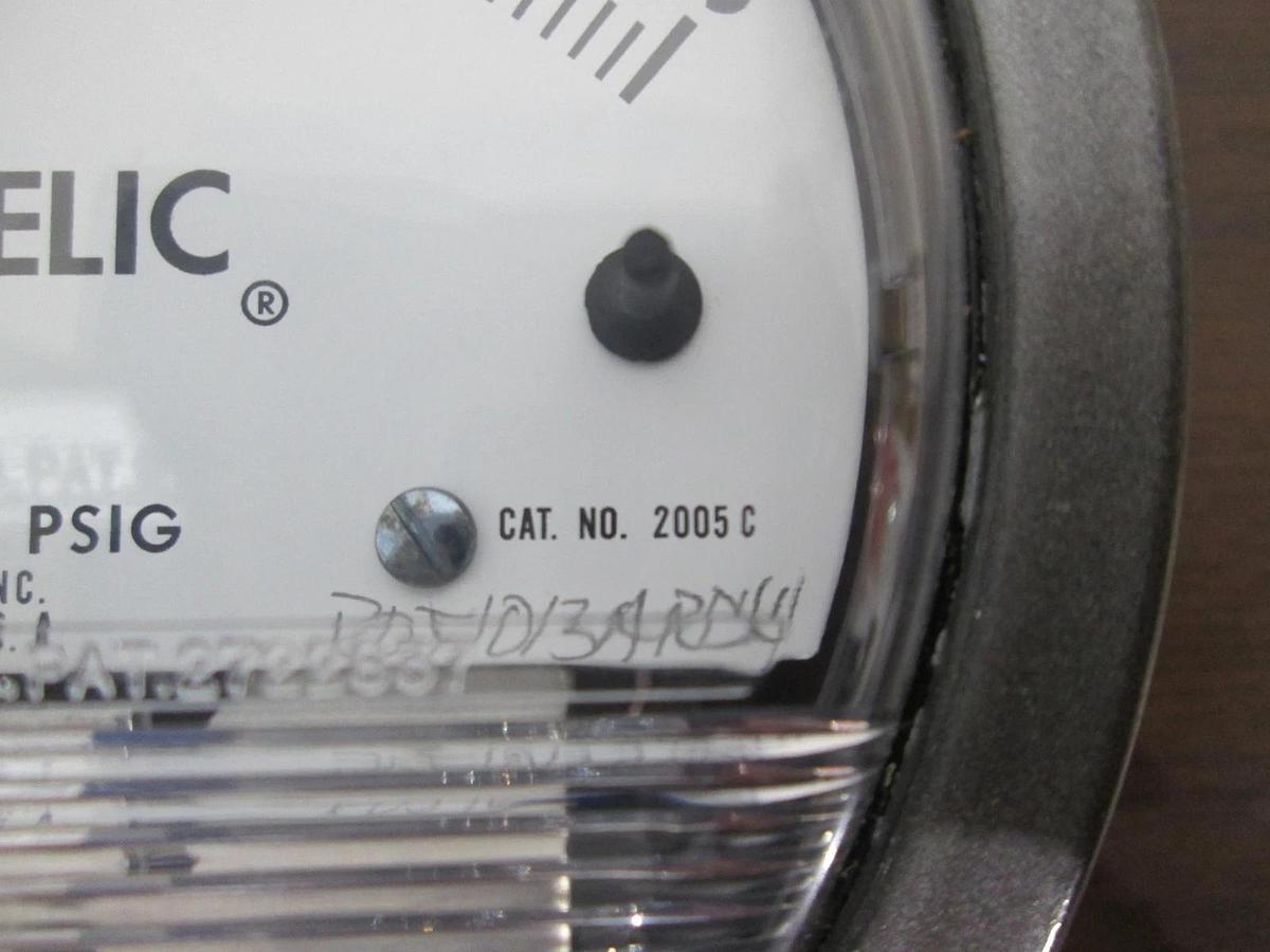 Used Dwyer, Magnehelic, 2005C, Pressure Gauge, 0-.5" of Water, Used