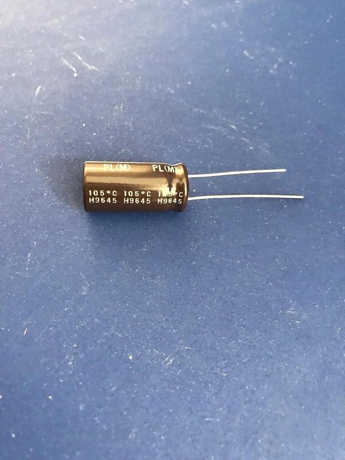 Nichicon Radial Aluminum Electrolytic Capacitors 1000uF 10V, Lot of 200+