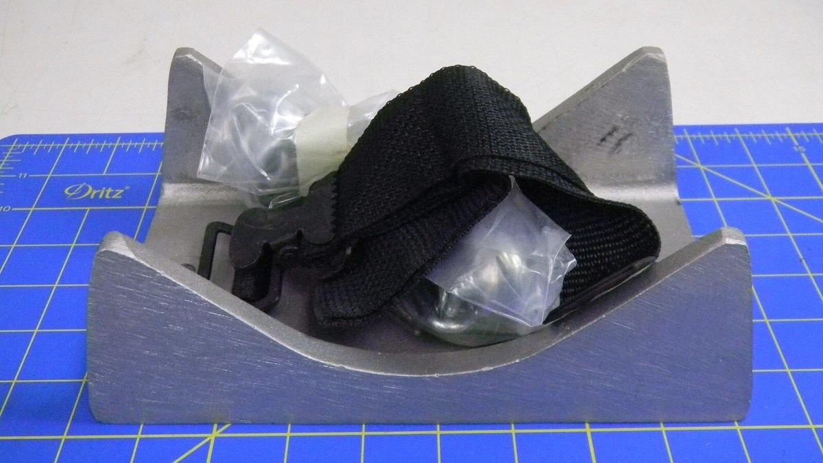 Semi-Gas Cylinder Retention Bracket With Standoff, 013-0015 Rev E NFI