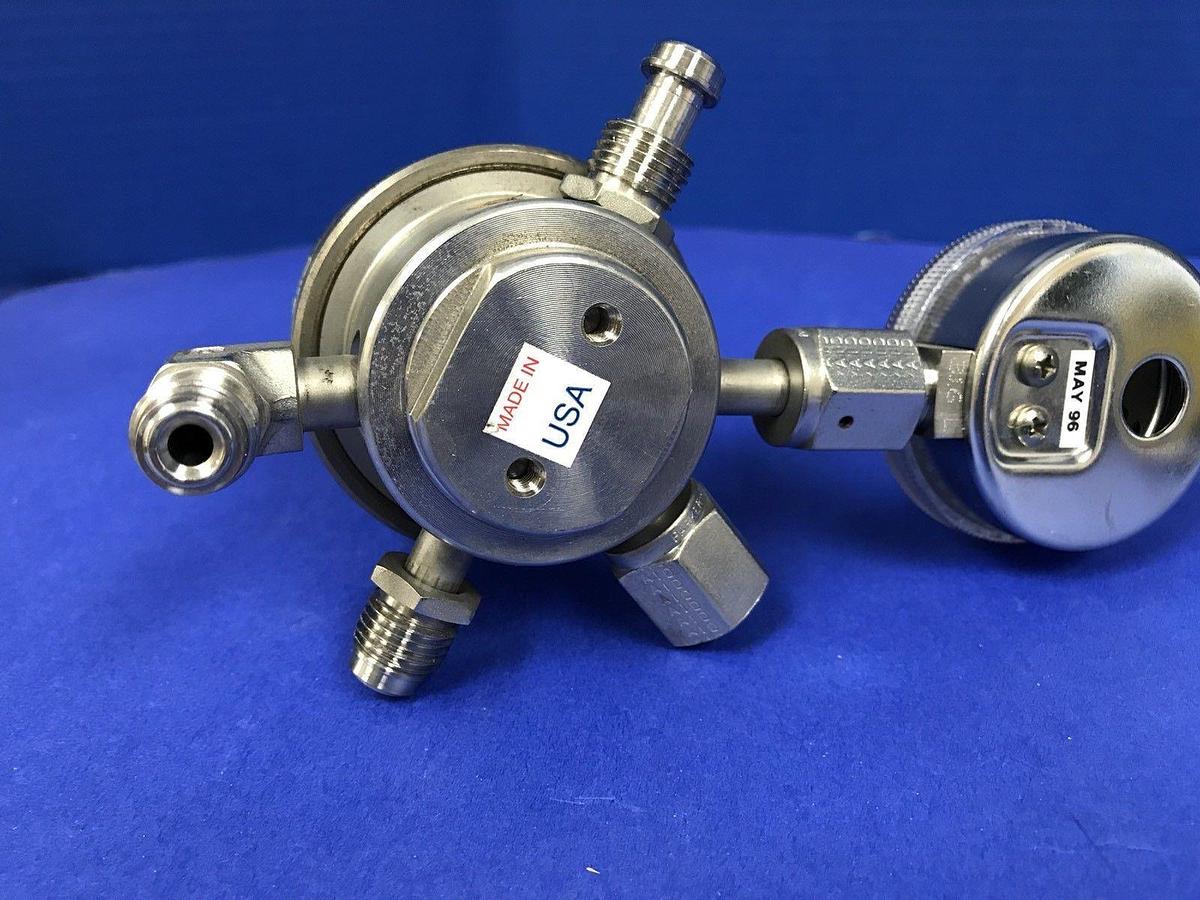 Used APTech Semi Gas Pressure Regulator 033 0217 100, 5 Port, 1/4" VCR w/ Gauge- Used