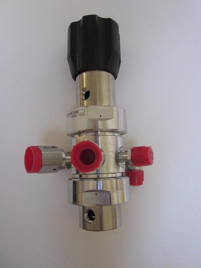 APtech Semi Gas S033-0239-100 high purity Pressure Regulator, 5 Port