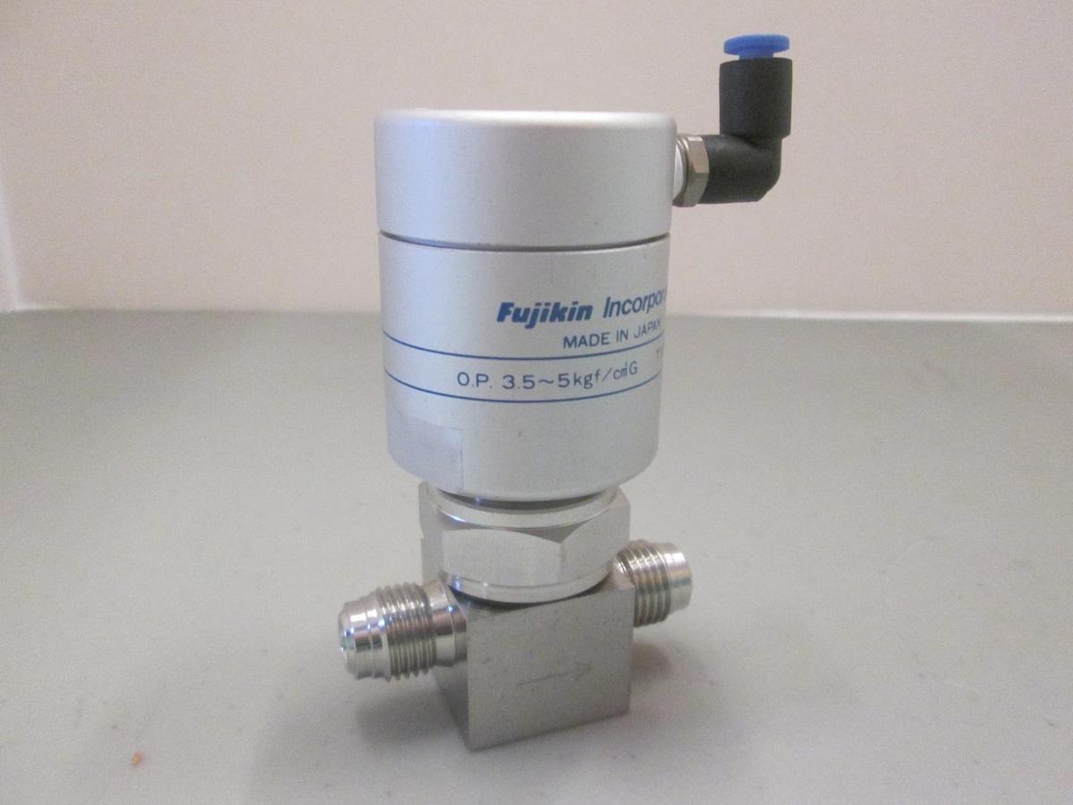 Used Fujikin, 3.5-5kgf, N.O. Pneumatic Valve, 1/4", Used