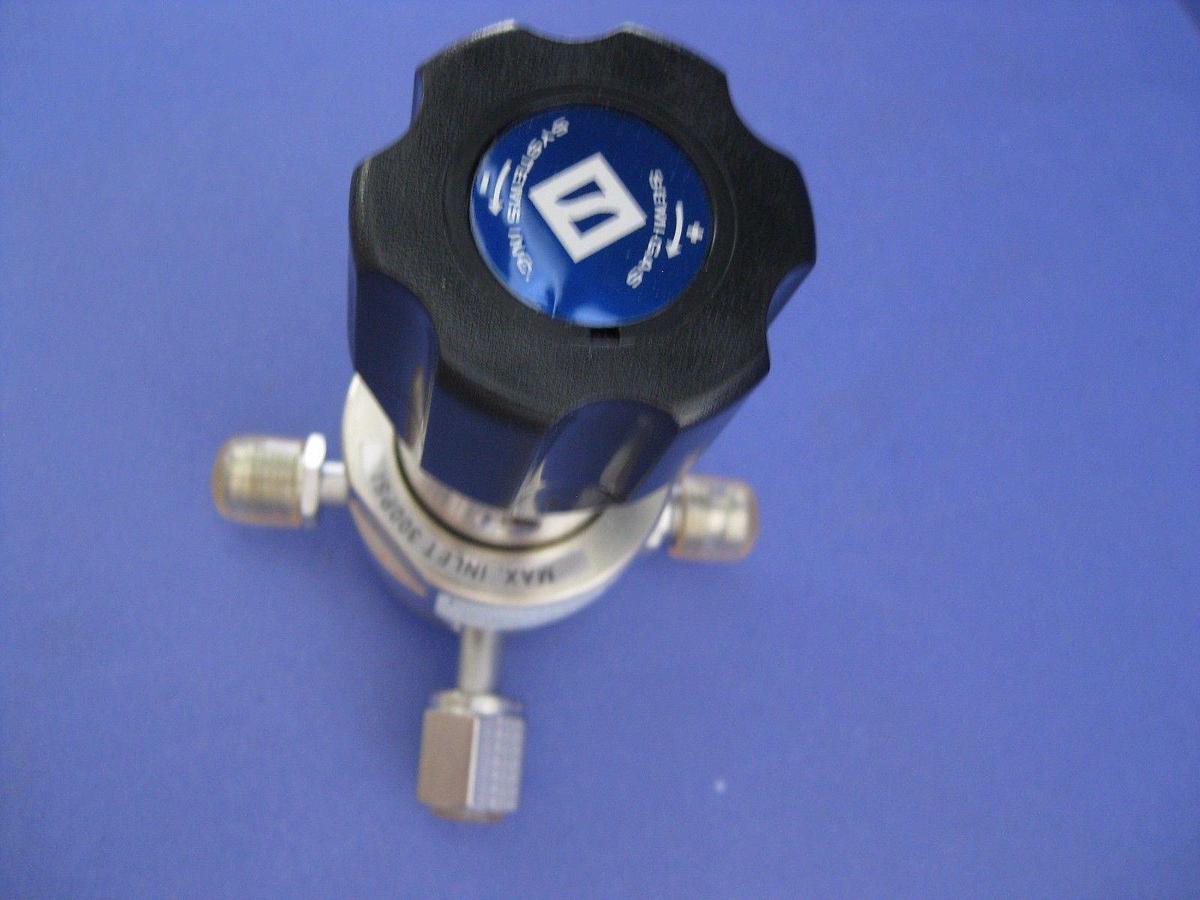 Used APTech Semi Gas Pressure Regulator 033-0233-010, 3 Port, 1/4" VCR- Used