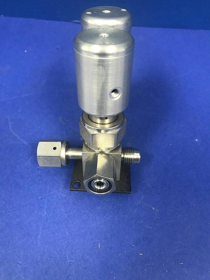 Used Swagelok SS-BNTW4-C Valve Assembly with Double Actuators and 5 Ports, Used