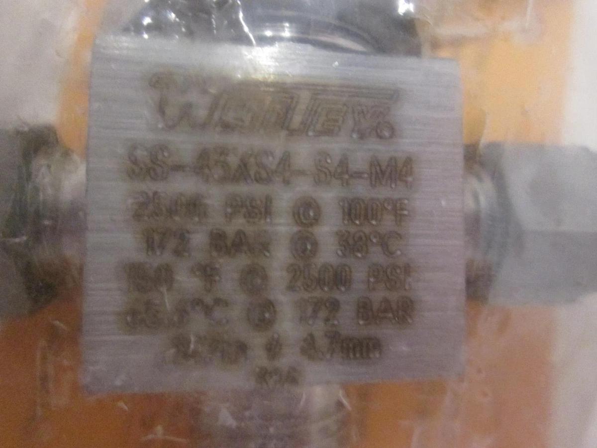 Whitey, SS-43XS4-S4-M4, VALVE, 3 WAY,1/4MNPTX1/4ODT SS, New