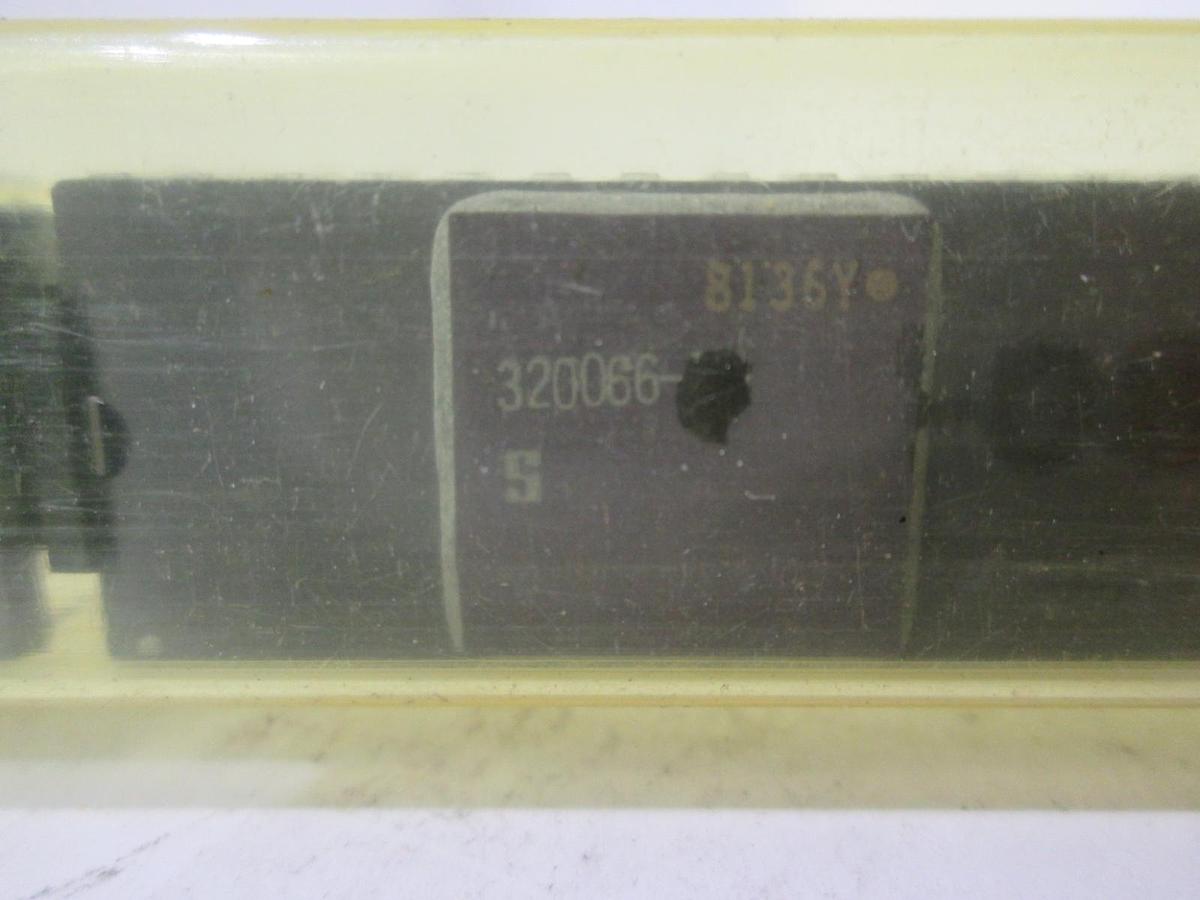 8136Y, 320066-12, Integrated Circuit, New, Lot of 11