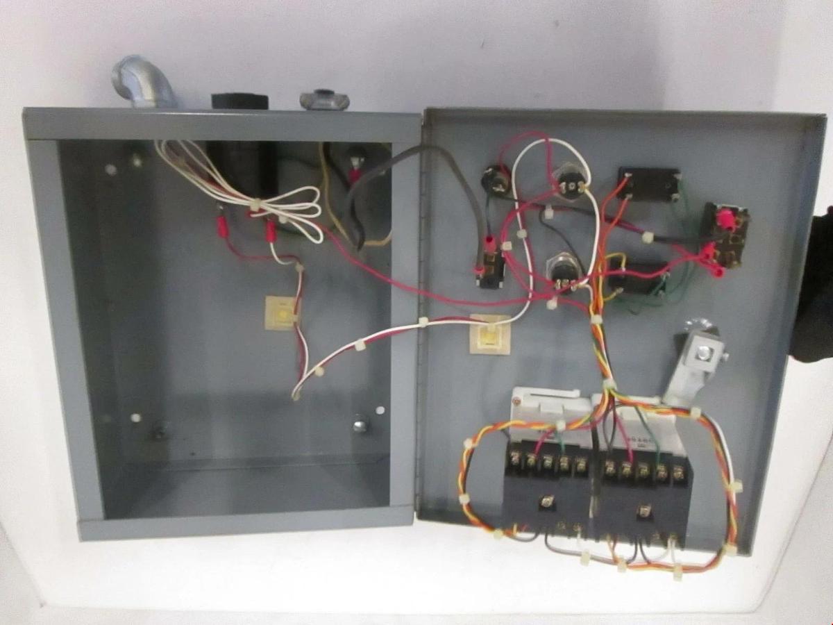 Used Hammond Manufacturing, Type 1 Enclosure, N15731A w/ 2 H3CA Omron, Used