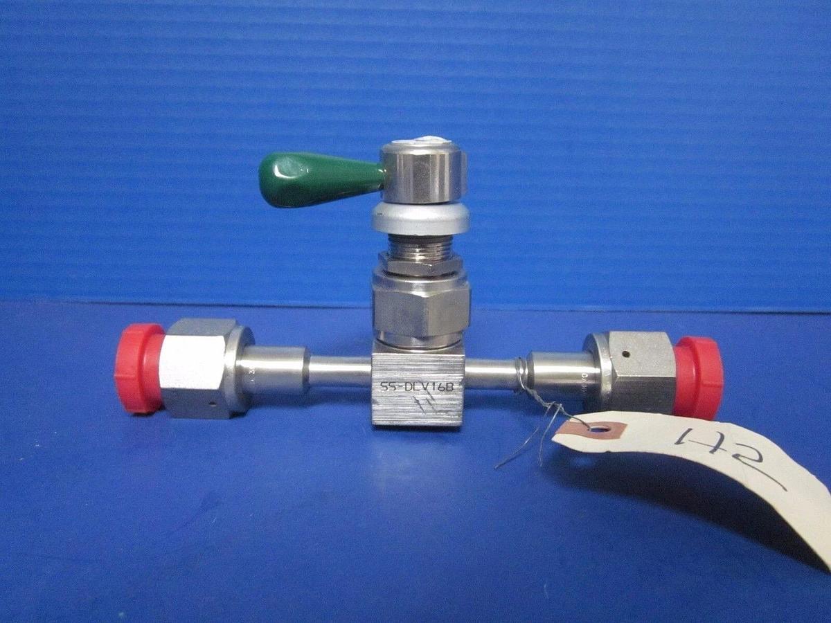 Used Nupro SS-DL16B Green Lever Handle Valve, 1/2" FVCR/FVCR, Used