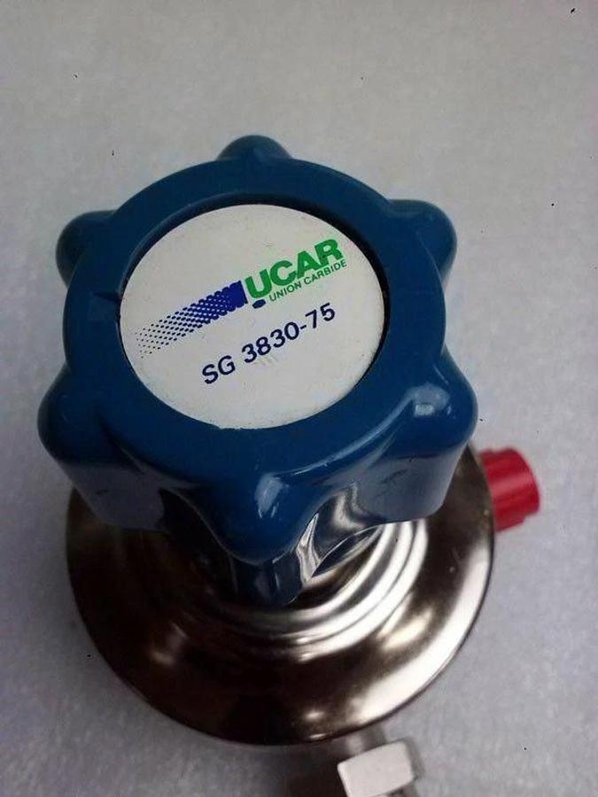 Used UCAR SG383075 Pressure Regulator, Union Carbide 1/2"in and 1/4"in MVCR, Used