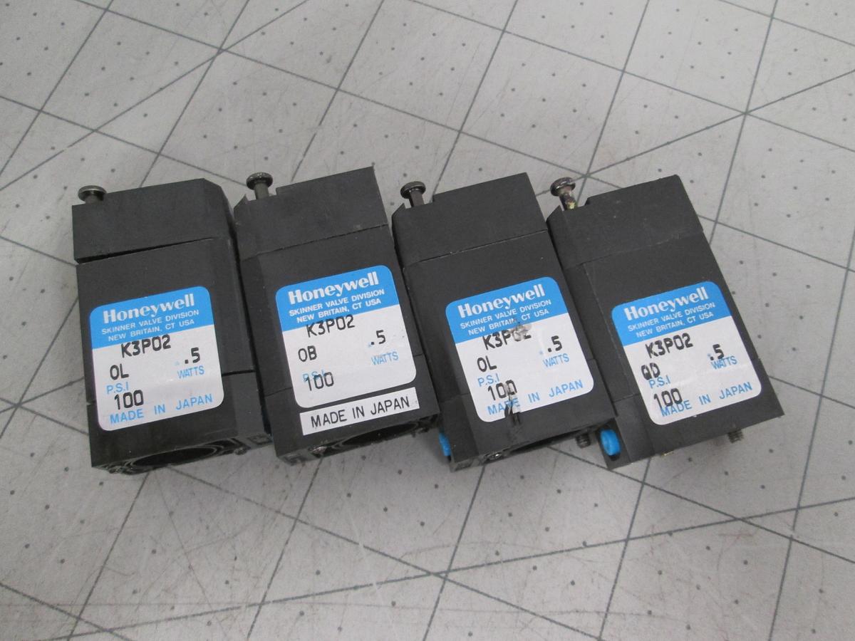 Used Honeywell, Skinner K3P02, 3-Way Solenoid Valve 24VDC, 100PSI 0.5W Lot of 4