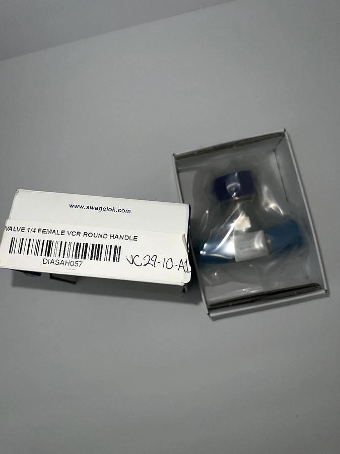 Used Swagelok 6LVV-DPRFR4-P VIM-VAR Manual Diaphragm Sealed Valve - Blue/Silver