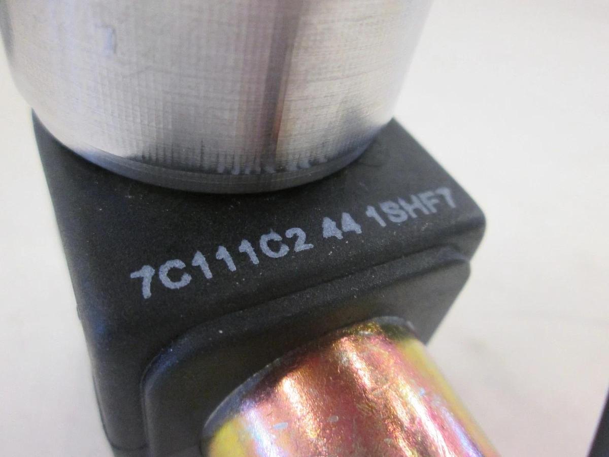 Used Skinner, Solenoid Valve, 7C111C2 44 1SHF7, 1/16 Orifice, 350 PSI, 24V, Used