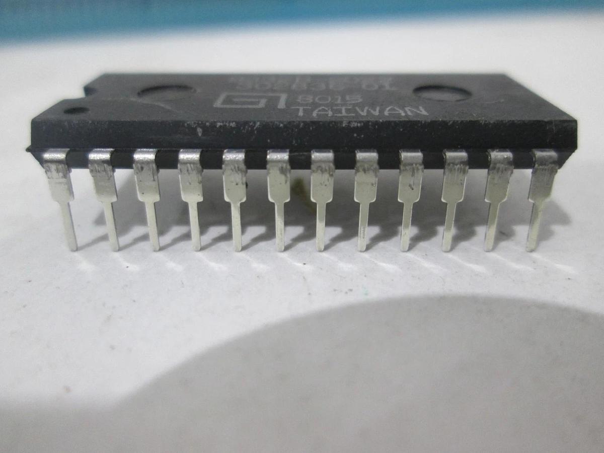 9332B-2022, 302836-01, Integrated Circuit, New, Lot of 15