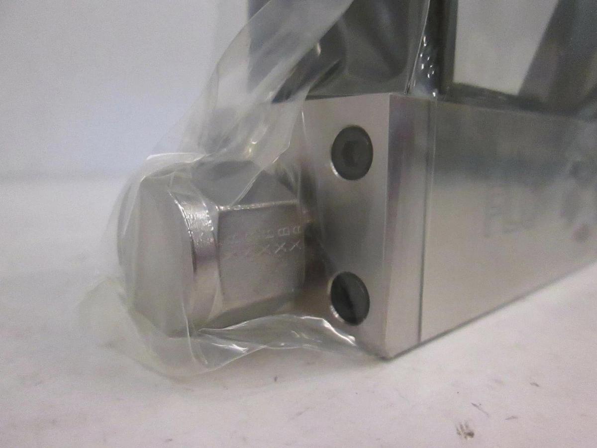 Used Tylan DFM-3900M, MFC Mass Flow Controller 300 SCCM, N2, Rfrb