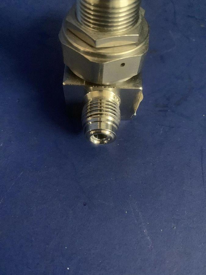 Used Nupro 6LV-DAVR4-PX Manual Valve w/ Green Handle, 1/4" MVCR/MVCR, Used
