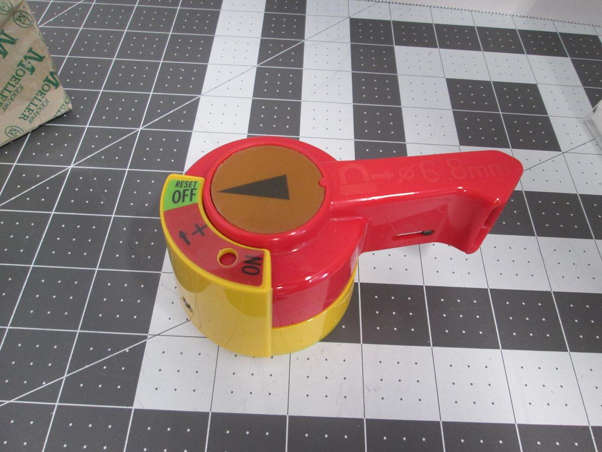 Used Klockner Moeller, RH6-NA, Red Yellow Interlocking Handel NZM6 Disconnect