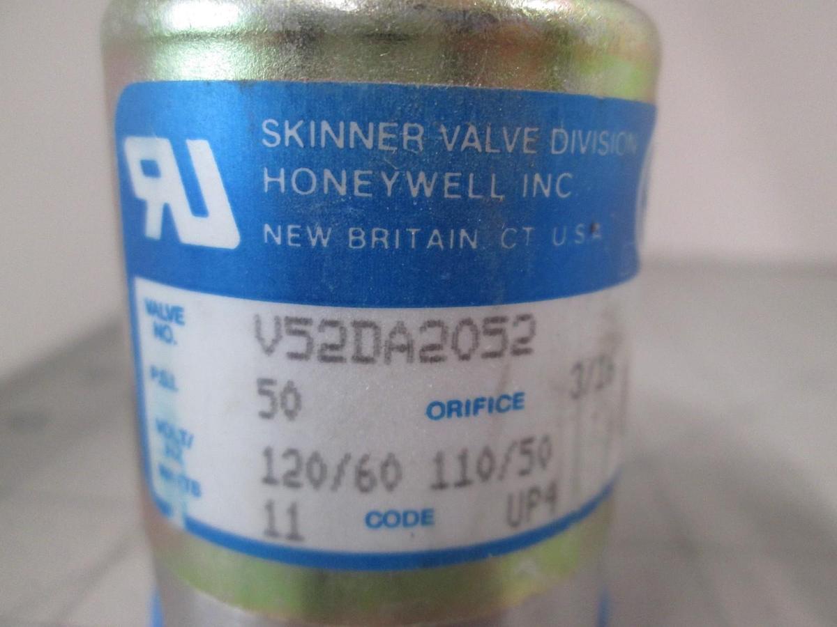 Skinner Honeywell, V52DA2052, Valve, 11W, 50 PSI, 120-60V, 110/50Hz, New