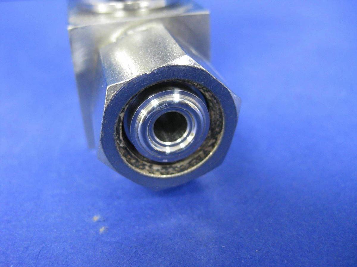 Used Parker 4V1-P4K-SS Manual Bellows Valve, 1/4" FVCR, Used