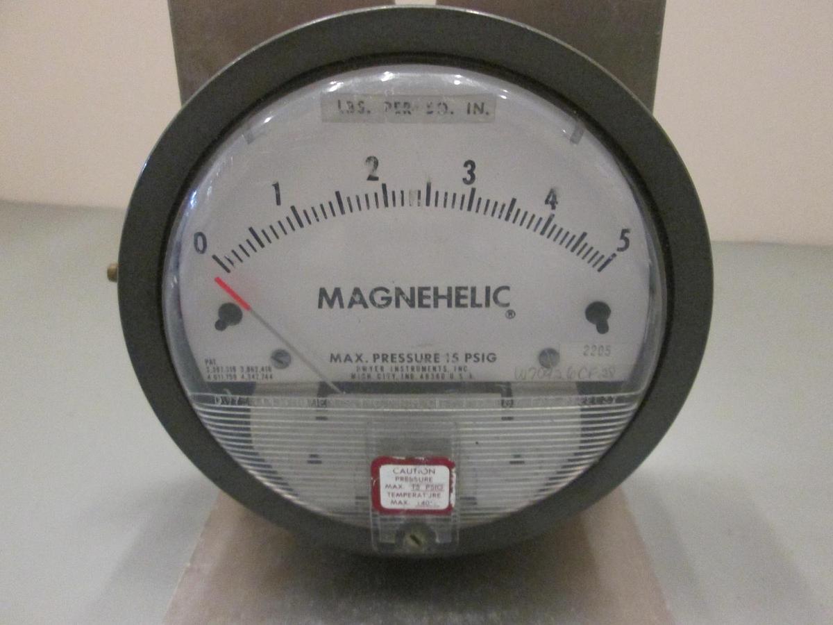 Used Dwyer, Magnehelic Pressure Gauge 0-5", 2205, Used