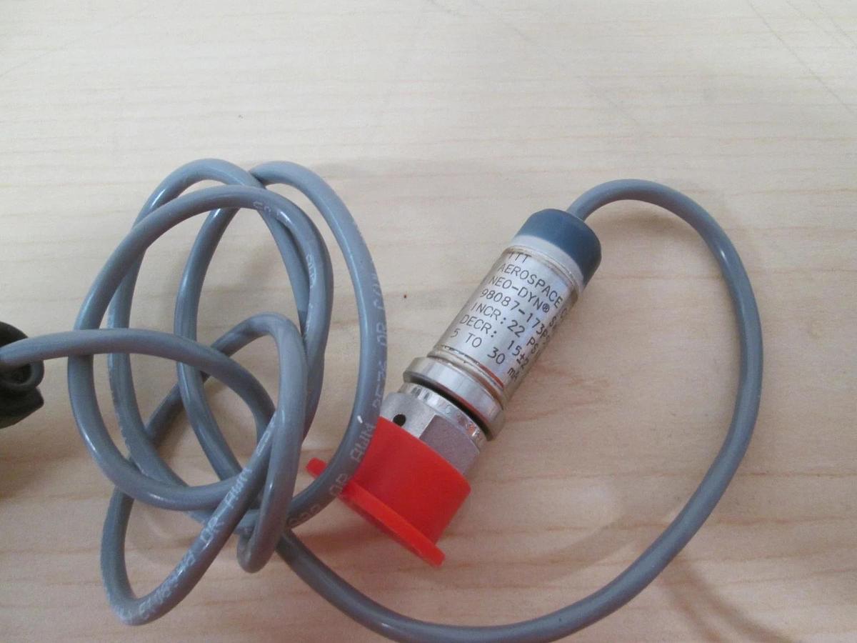 Used ITT Aerospace Controls 98087-17395s70 NEO-DYN Pressure Switch, 1/4" Female VCR