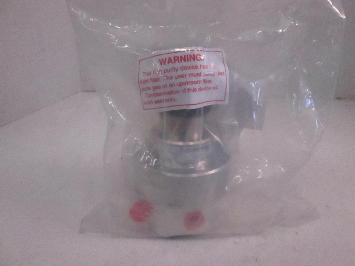 Used Veriflo IR5003WK4PBXFGIIIA, 1/4" FVCR Regulator, New