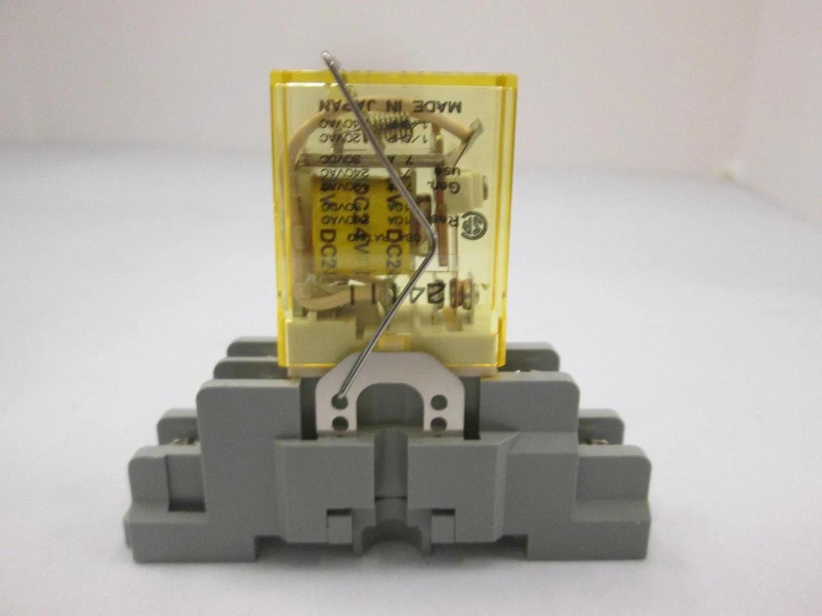Used IDEC, RHIB-U Relay w/ SH1B-05 Relay Socket, Used