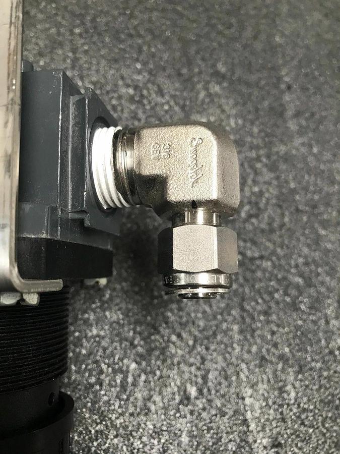 Used Arrow Pneumatics R354 Pressure Regulator, 1/4" x 1/2" Swagelok Fittings