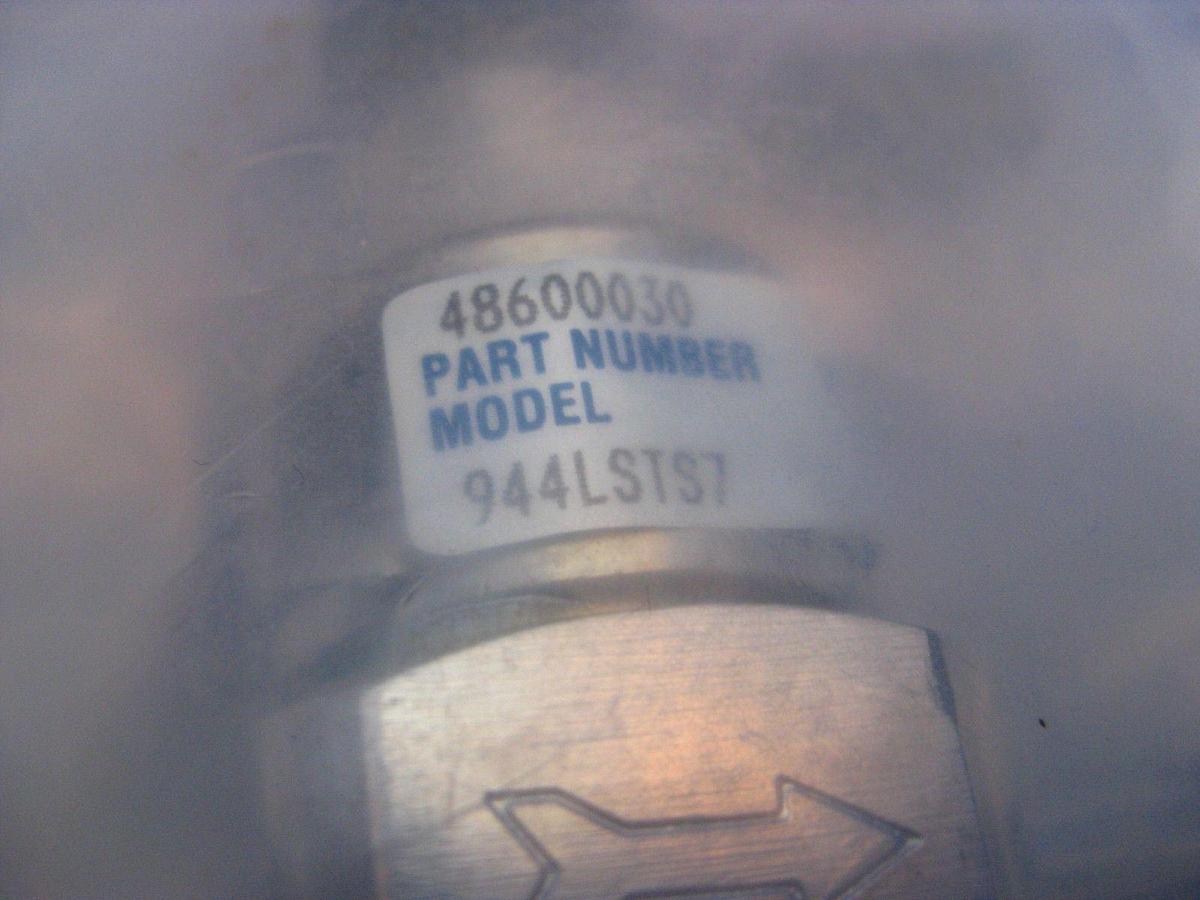 Used Parker Veriflo 944L, Manual Valve Assy, 1/4" FVCR, LAM Research