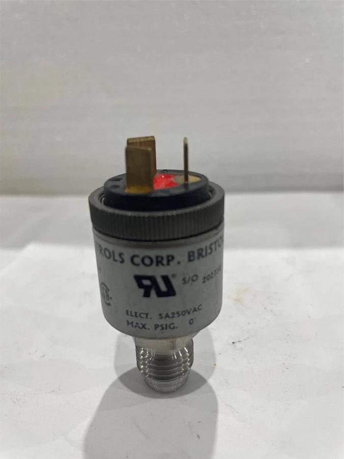 Used Whitman Controls Corp. Bristo, W117V-3H-K52TB-X30297, Vacuum Switch, Used