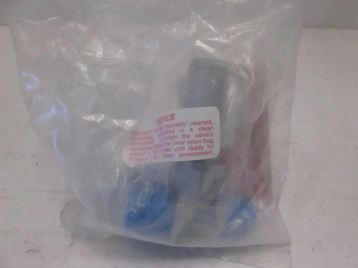 Nupro, SS-BN5329-PX-C, 3 Port Pneumatic Valve, 1/4" FVCR, New
