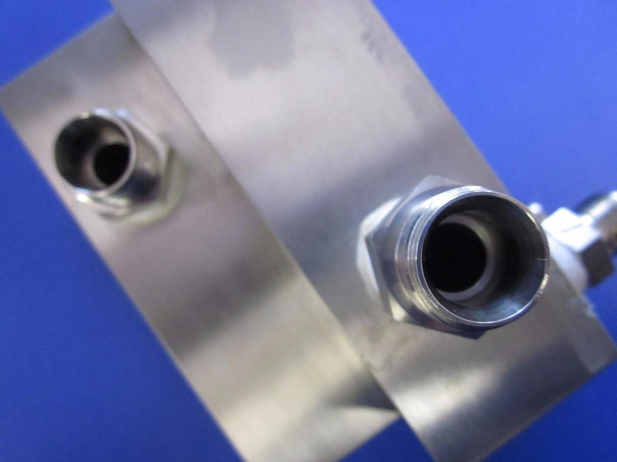 Used Manifold Box with Swagelok Fittings, SS - 1/2" Split to 3/8", Used for Water