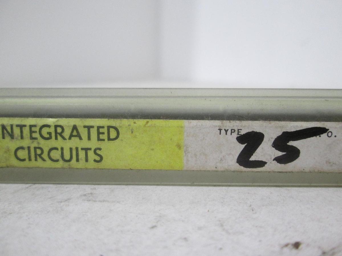 Motorola, MC7242P, Integrated Circuit, New, Lot of 25