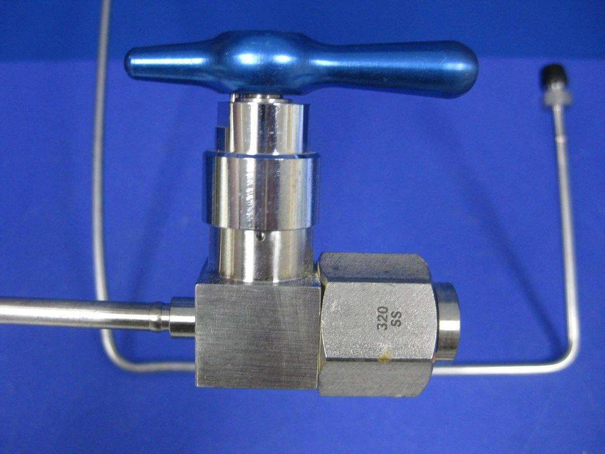 Used Semi-Gas Pigtail for High Purity Gas Panel: CGA 320 Bottle Fitting w/ Valve