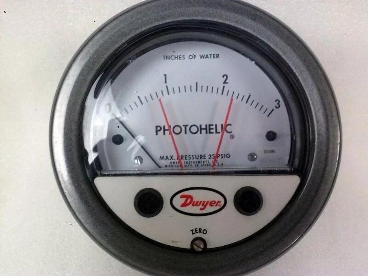 Used Dwyer 3003MR Photohelic Gauge 0 to 3 inch, Used
