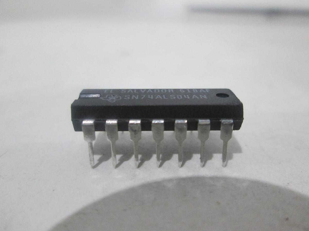Texas Instruments, SN74ALS04AN, Integrated Circuit, New, Lot of 18
