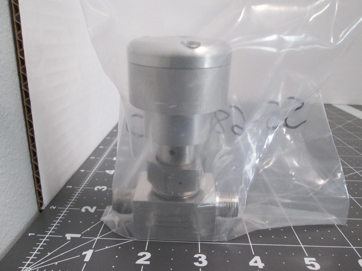 Used Swagelok Nupro SS-6BK-10 Bellows Sealed Valve 3/8" Butt Weld New