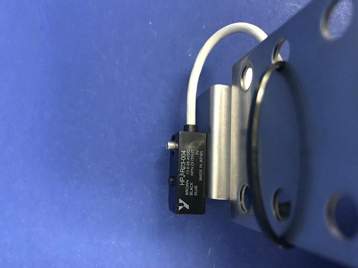 Used Yamakate HPJ-R23-004 Photoelectric sensor Assembly with Bracket, Used