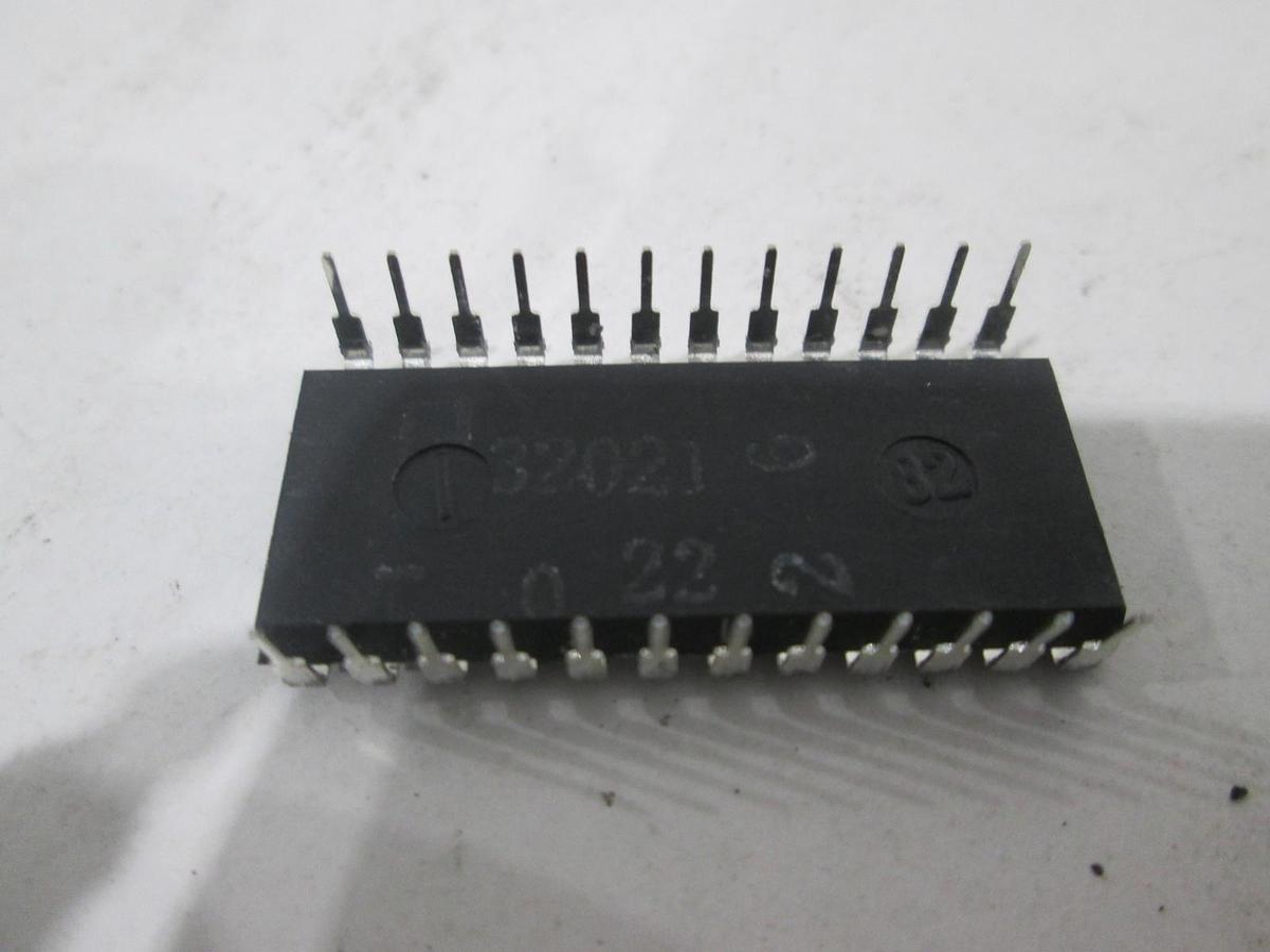 9332B-2022, 302836-01, Integrated Circuit, New, Lot of 15