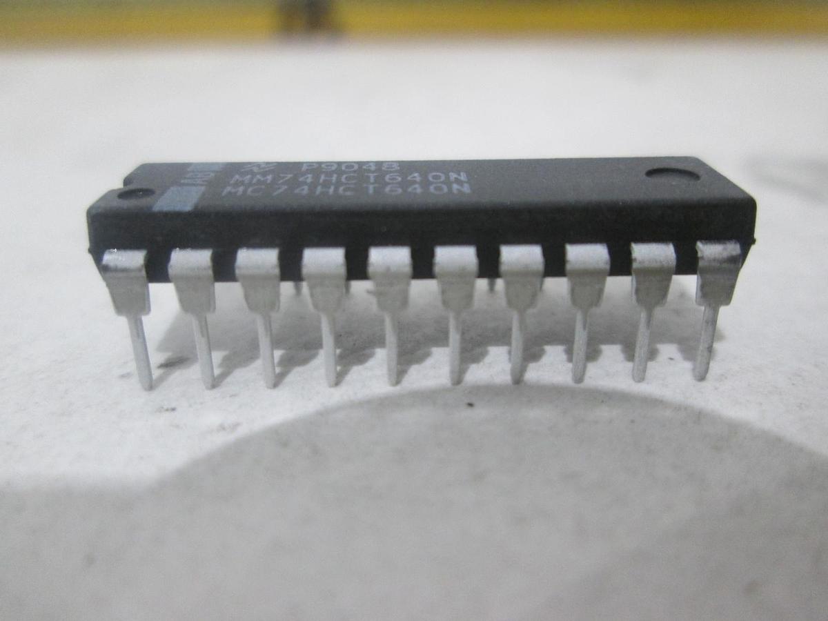 AB, MM74HCT640N, Integrated Circuit, New, Lot of 18