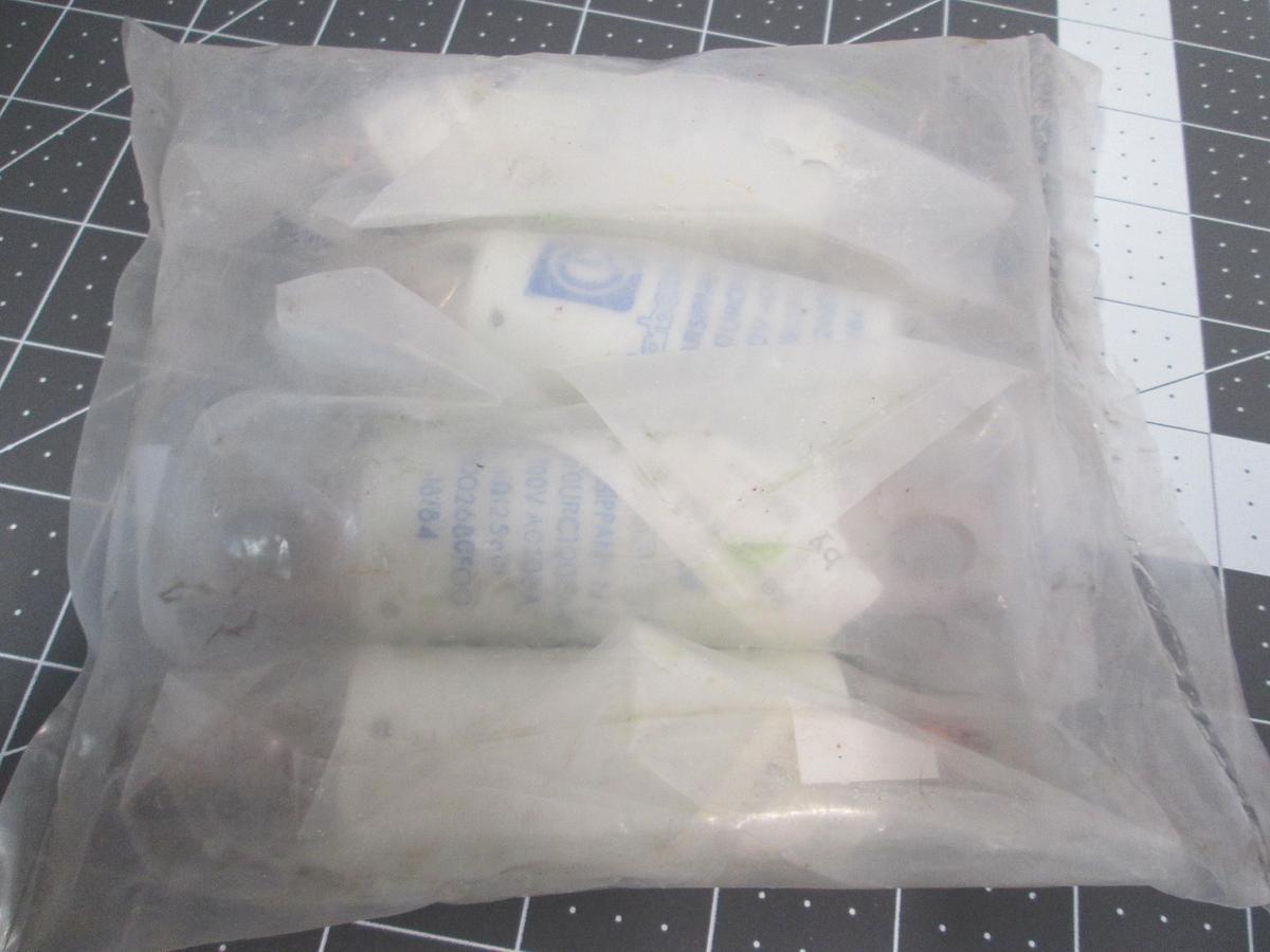 Used Varian, 5550038400, 100A Fuse Lot of 4 New in package