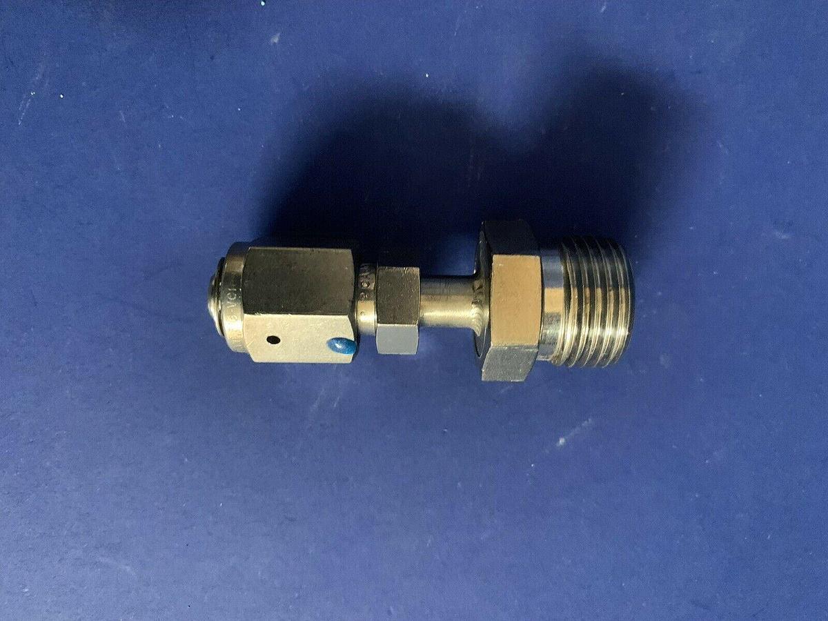 Used Swagelok Reducing Connector, 1/2" MVCO (3/8" Tube) x 1/4" MVCR, Used