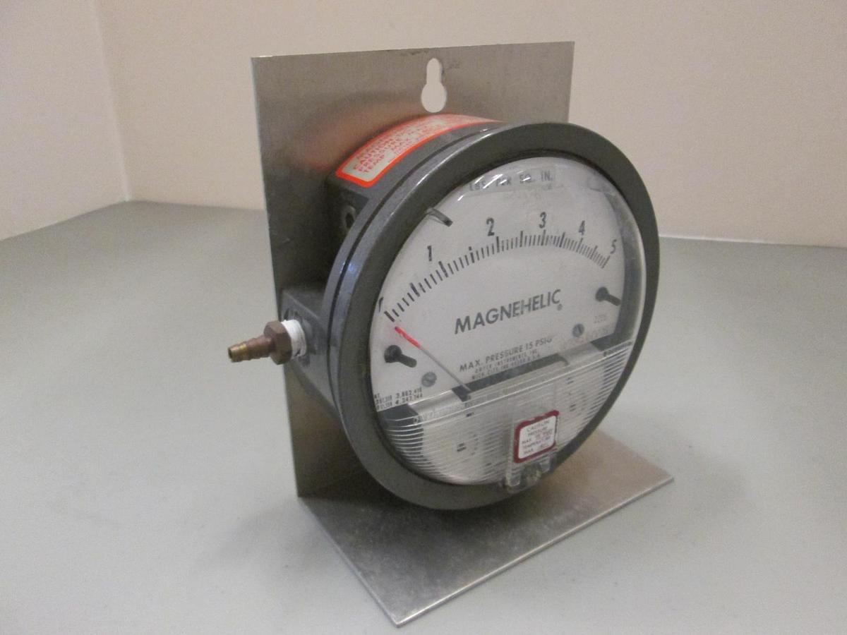 Used Dwyer, Magnehelic Pressure Gauge 0-5", 2205, Used