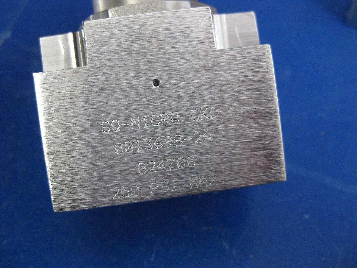 Used VERIFLO Regulator SQMICROHF502PCKD, Lot of 2