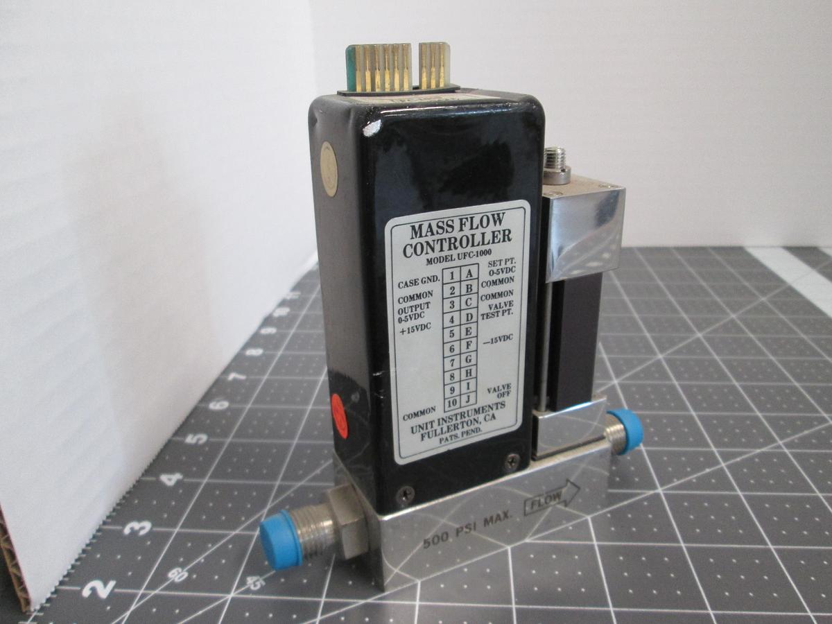 Used UNIT Instruments, UFC-1000, Mass Flow Controller 100 SCCM He Helium MFC