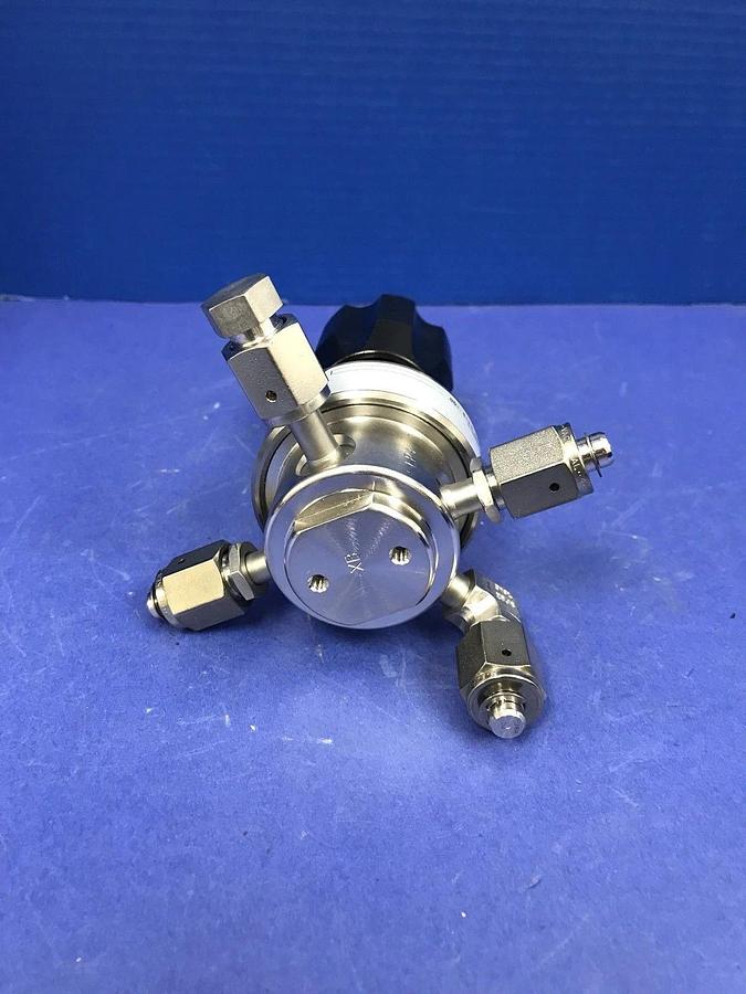 Used APTech Semi Gas Pressure Regulator 033-0219-100 4 Port, 1/4" VCR- Used