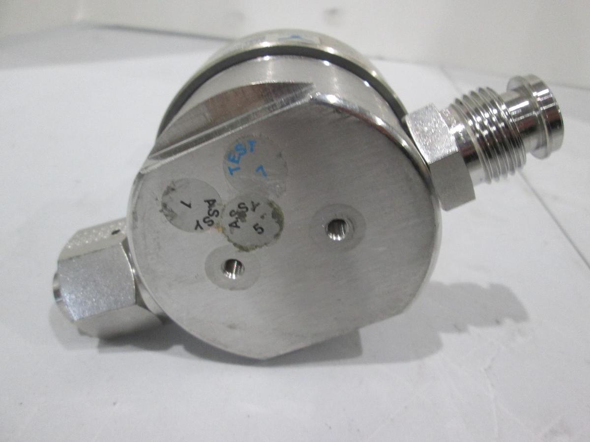 Used Veriflo, Gas Regulator SQ340-502PFS8FM, 1/2" MVCR and FVCR Connectors, Used