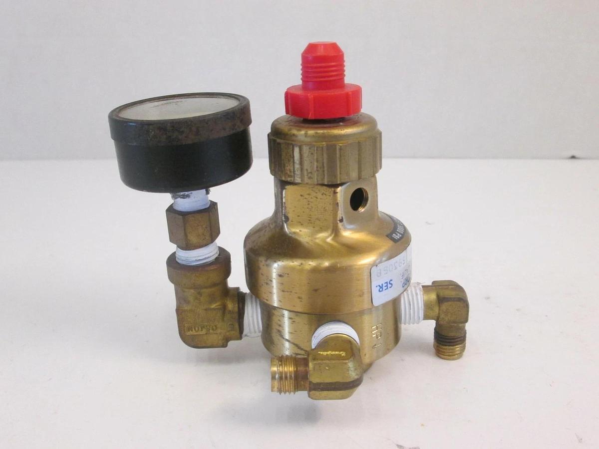 Used Veriflo 4 Port Brass Regulator, IR400B4PBMK, 3000 PSI w/ Gauge 0-30